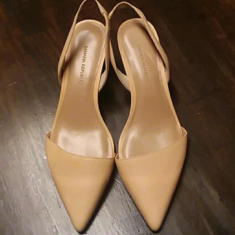 Banana republic size 7 cream heels